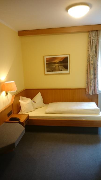 Hotel Am Wald Ottobrunn Zewnętrze zdjęcie